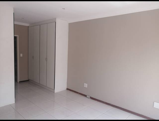 3 BEDROOM CLUSTER RENTED IN NEW REDRUTH